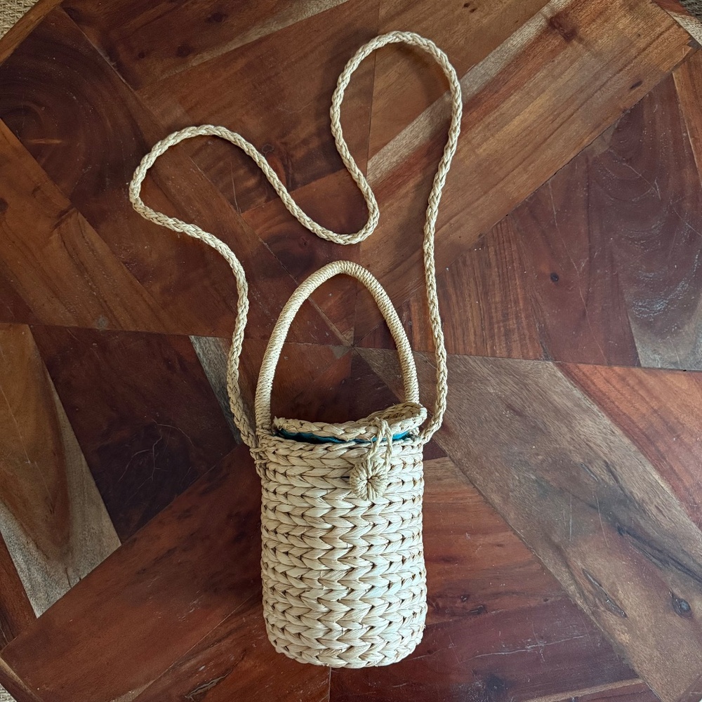 Natural Life Straw Bucket Purse - great condition